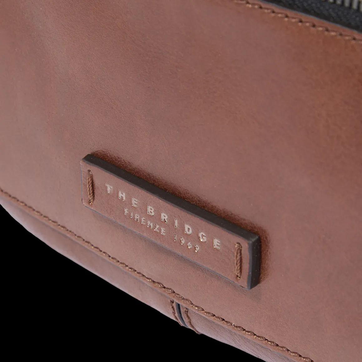 Marsupio uomo in pelle con zip frontale