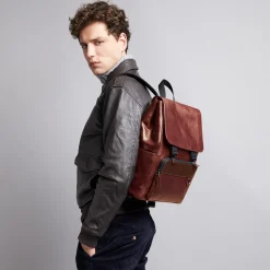 Zaino in pelle uomo con patta frontale
