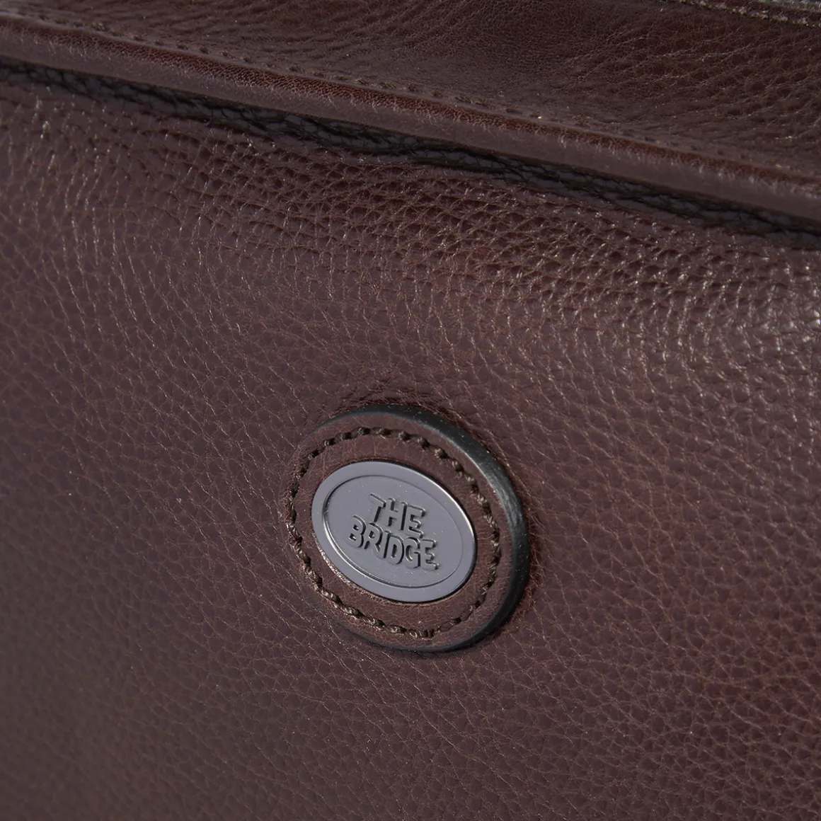 Zaino in pelle uomo una zip e tasche frontali